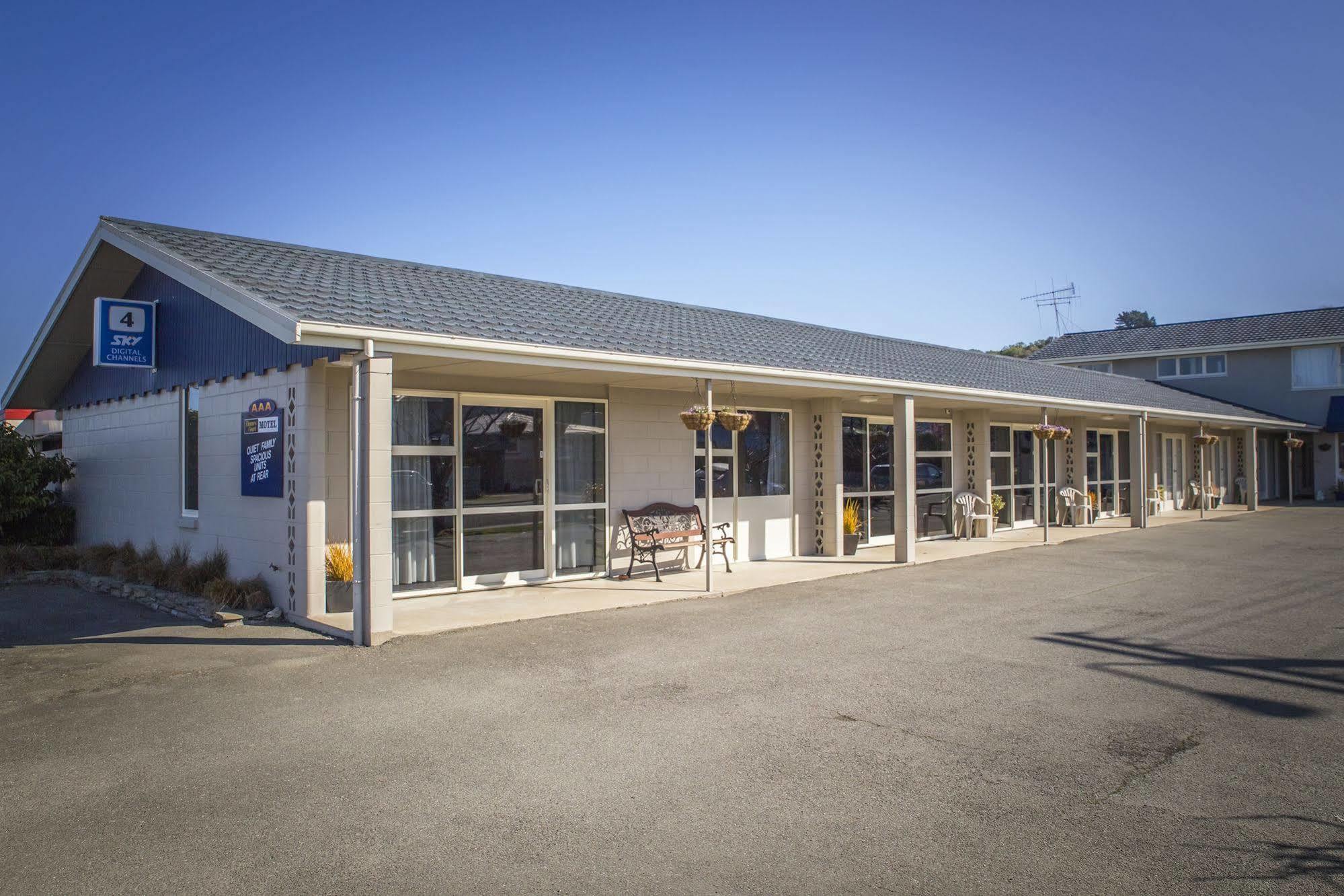 Aaa Thames Court Motel Oamaru Exterior photo