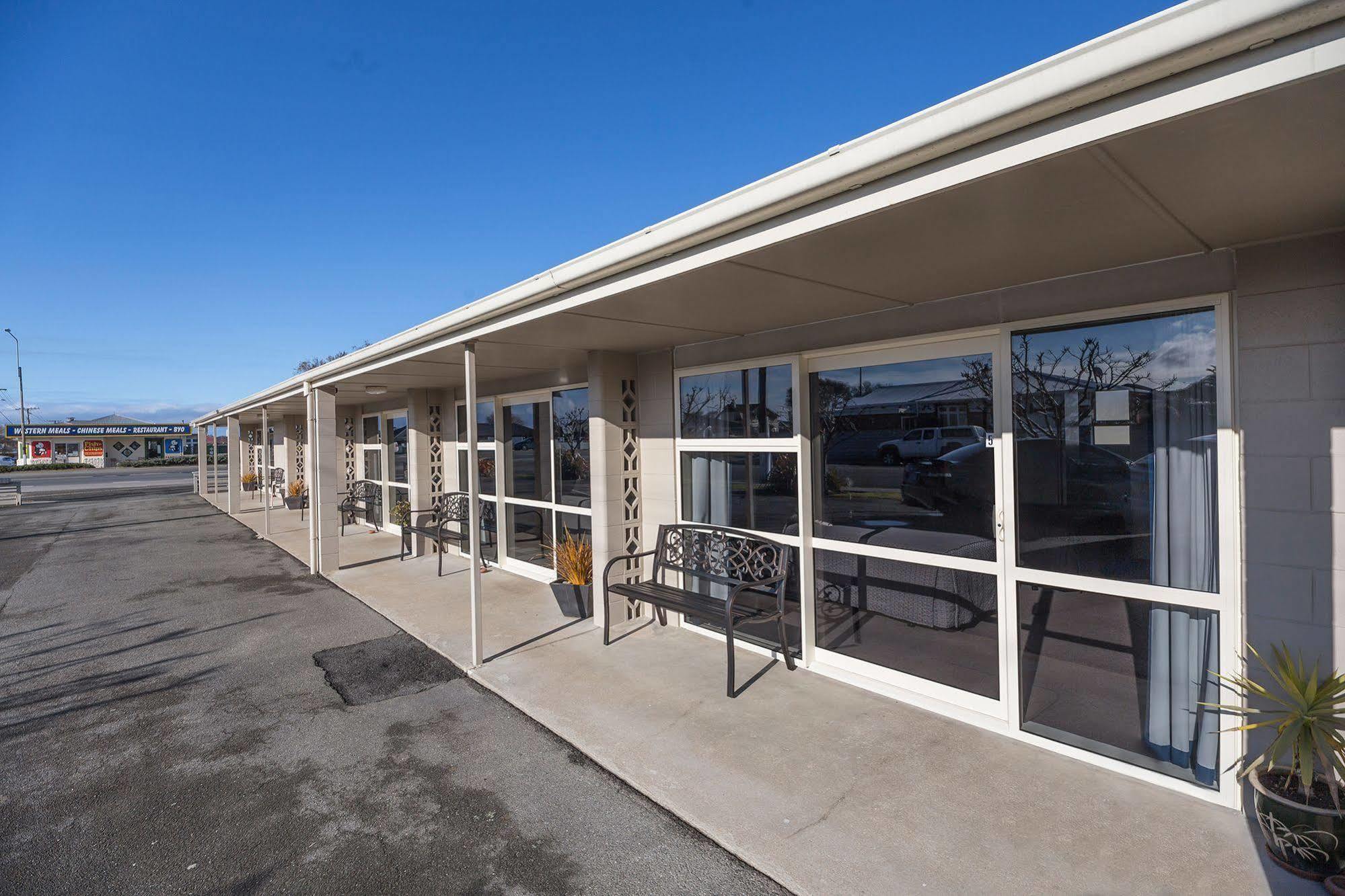 Aaa Thames Court Motel Oamaru Exterior photo